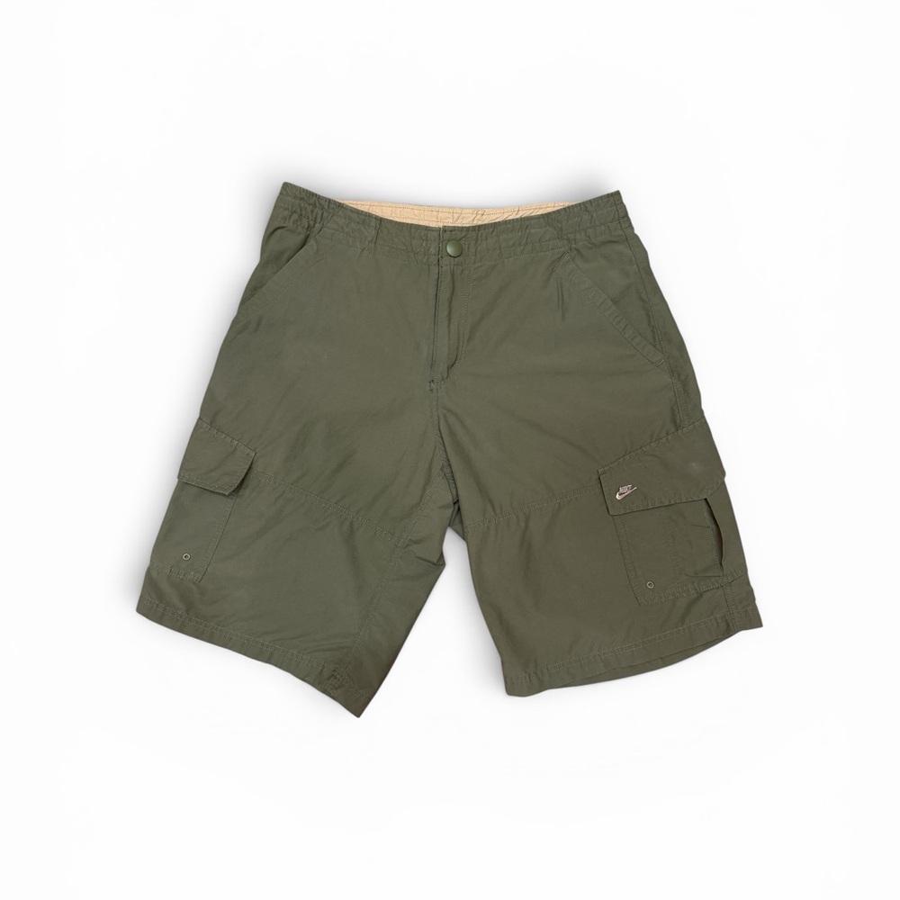 NIKE Cargo Shorts 70% Cotton / 30% Nylon Men's Large w/ Metal Logo 199797-300